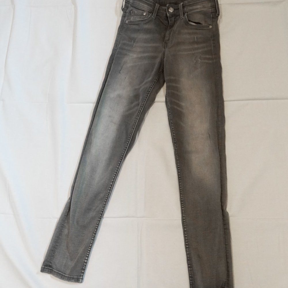 Distressed Gray Skinny Jeans